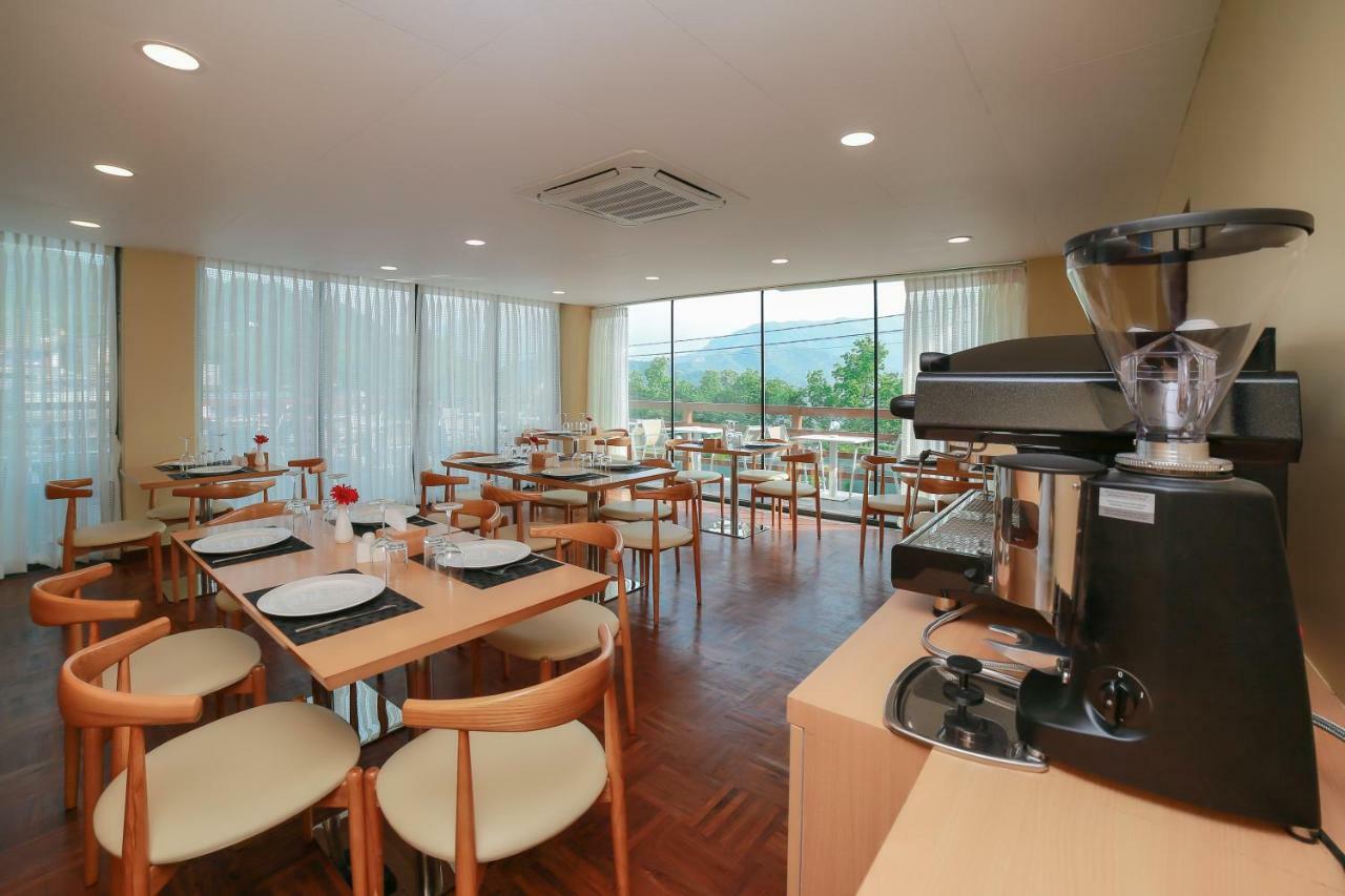 Belgian Hotel Pvt. Ltd Pokhara Buitenkant foto